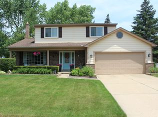 5760 Patterson Dr, Troy, MI
