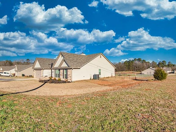 5th image of 16 Cypress Woods Ct