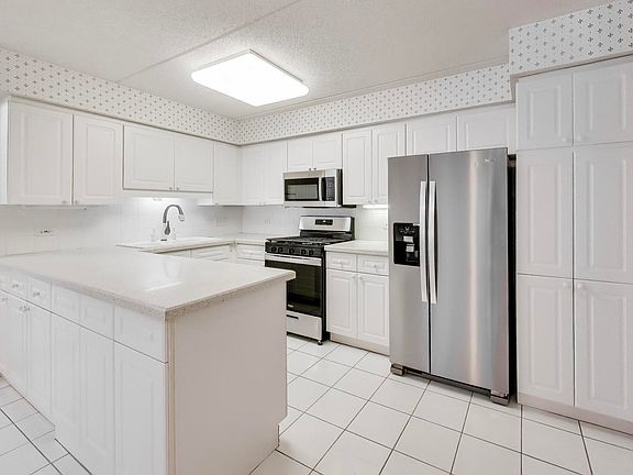 3rd image of 710 Creekside Dr Unit 110A