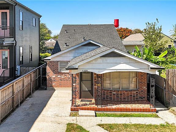2nd image of 1328 Clouet St