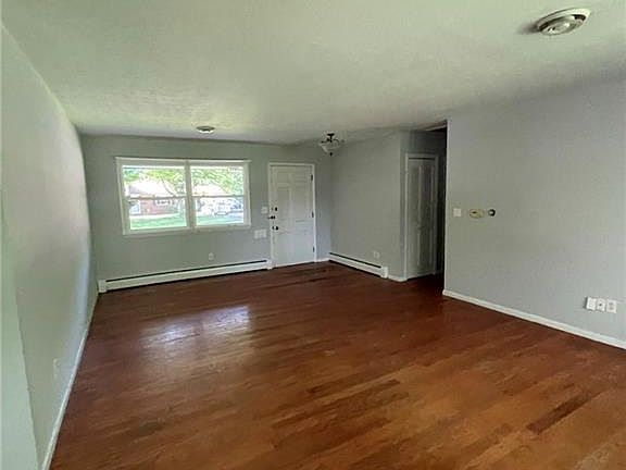 3rd image of 205 Bellecrest Ct