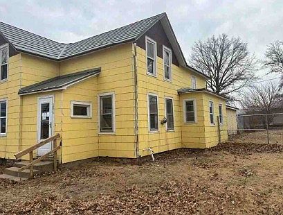 2nd image of 206 W Lincolnway St