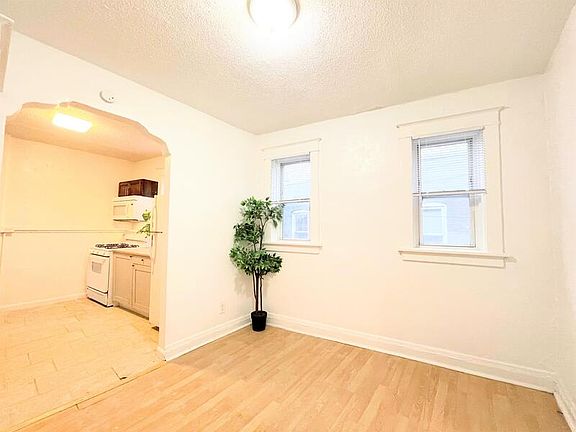 2nd image of 2747 Pestalozzi St APT 2E