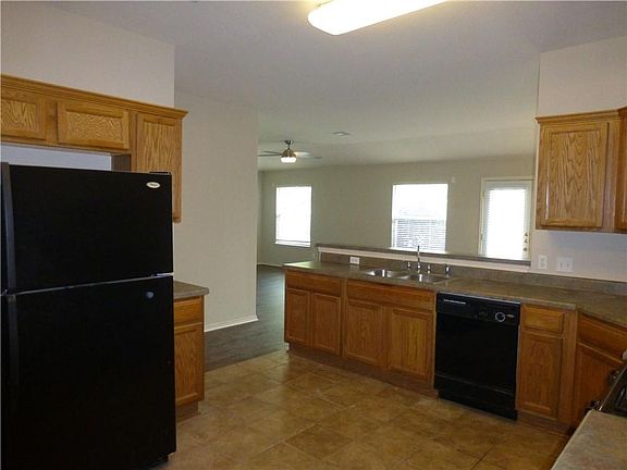 4th image of 3250 Corrigan Ln