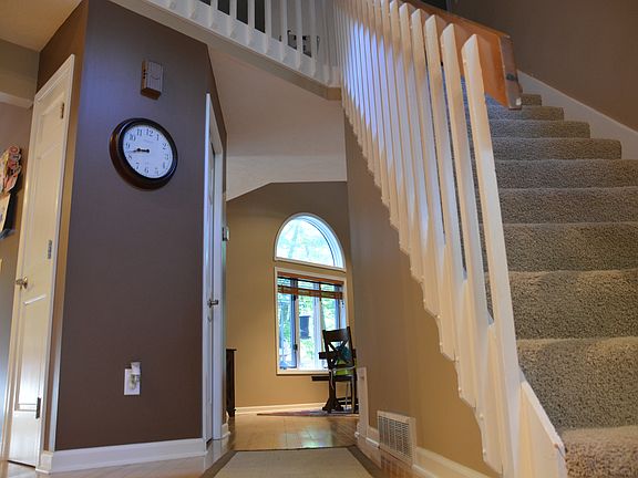 5th image of 2420 Valentine St NE