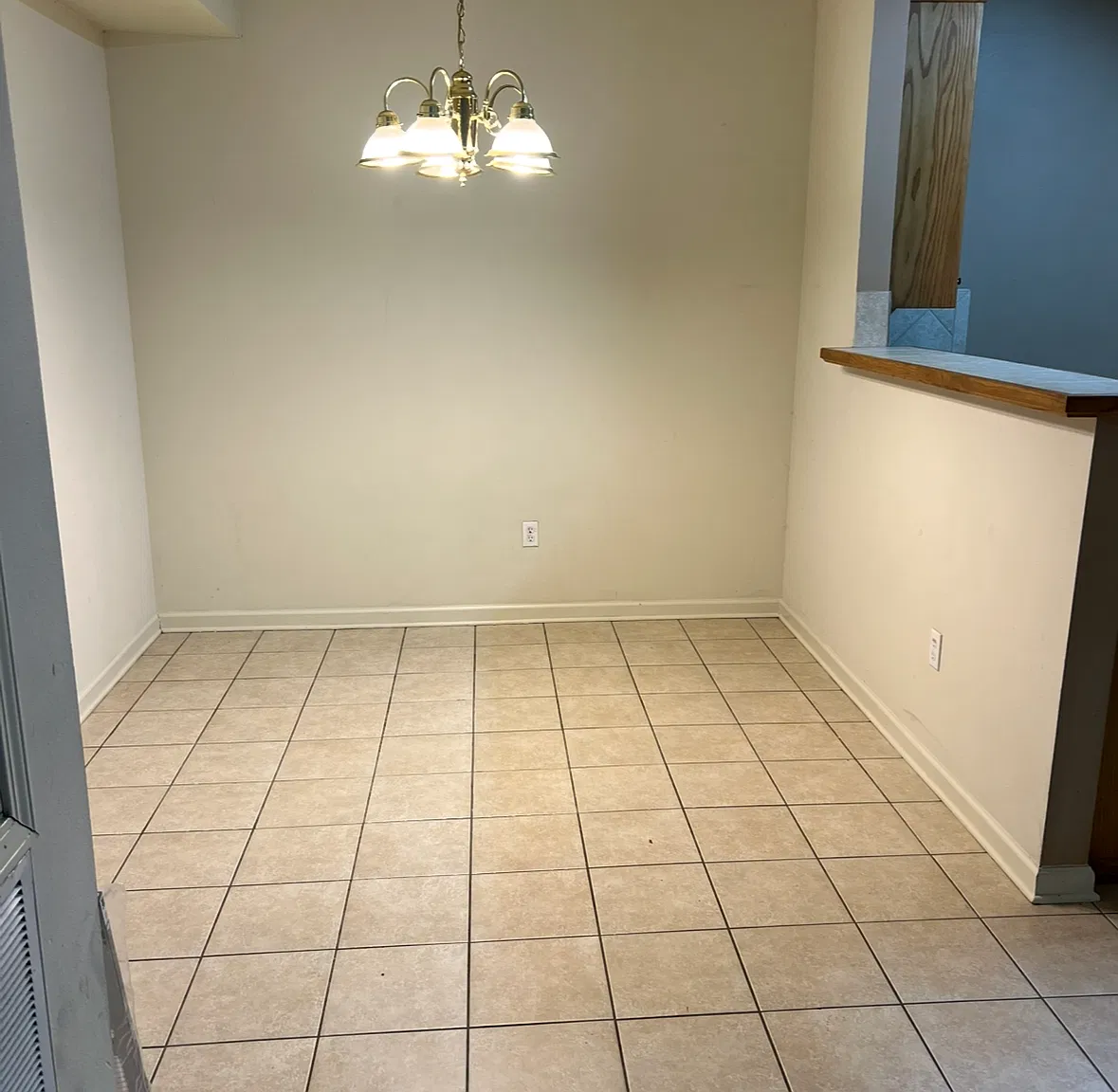 3 bed, 1125 sqft, $1,350 — Photo 4