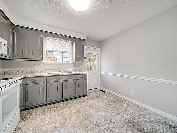 3rd image of 634-634B R S Bradley Blvd #B
