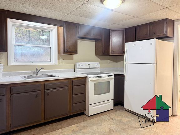 3rd image of 20 Hubbard St #B