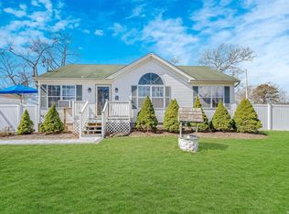 20 Carl Pl, Patchogue, NY 11772