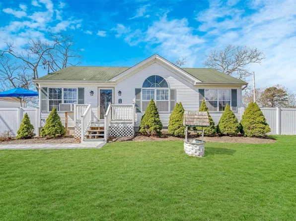20 Carl Place, Patchogue, NY 11772