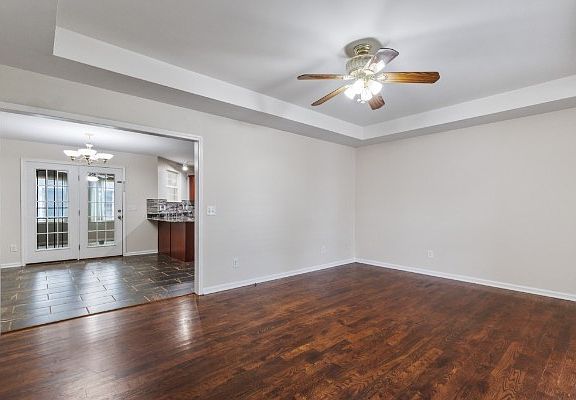 5th image of 704 Shandale Dr