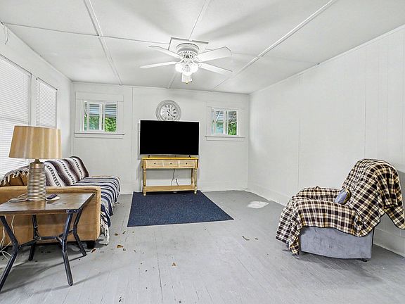3rd image of 187 Sharon Ave