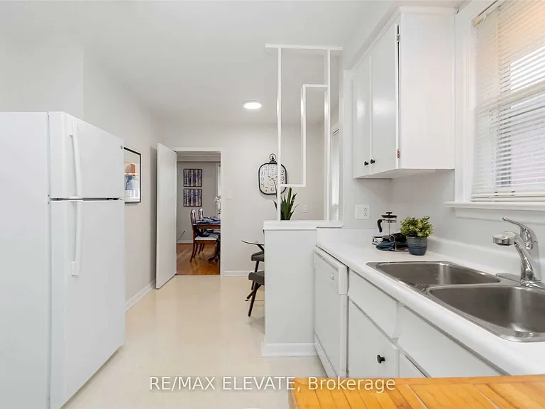 56 Amberdale Dr — Photo 10