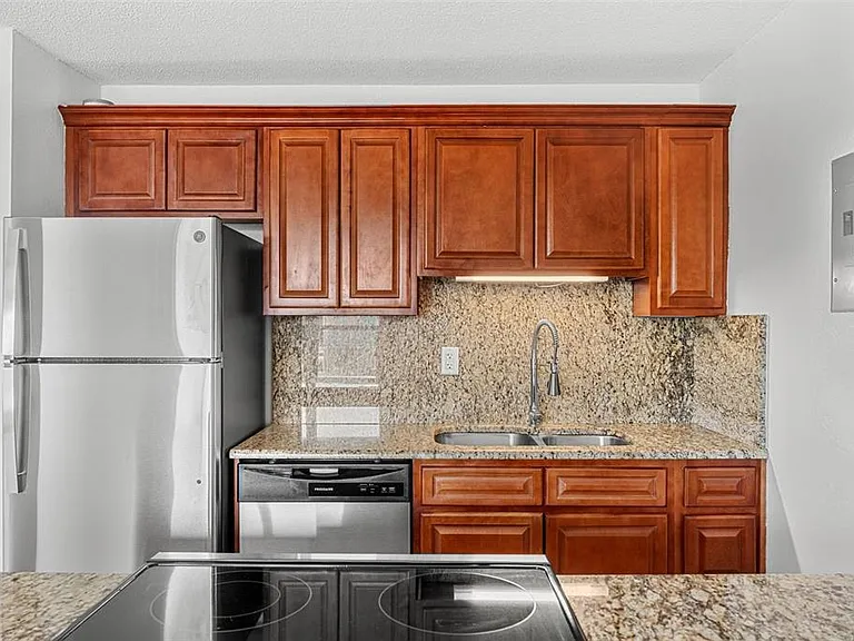 420 Tyler Ave #4-3 — Photo 11