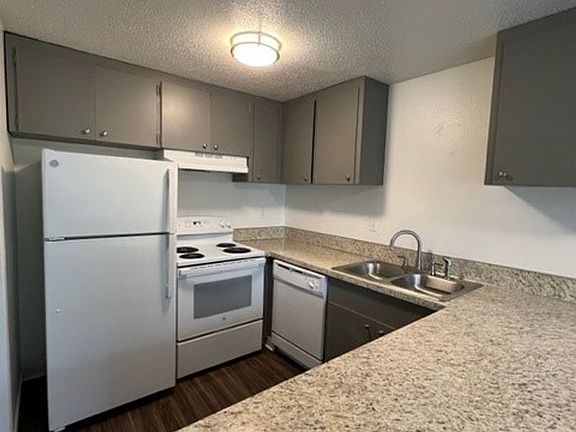 3rd image of 210 Bethel St NE #36