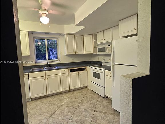 5th image of 3201 SE 12th St APT B3