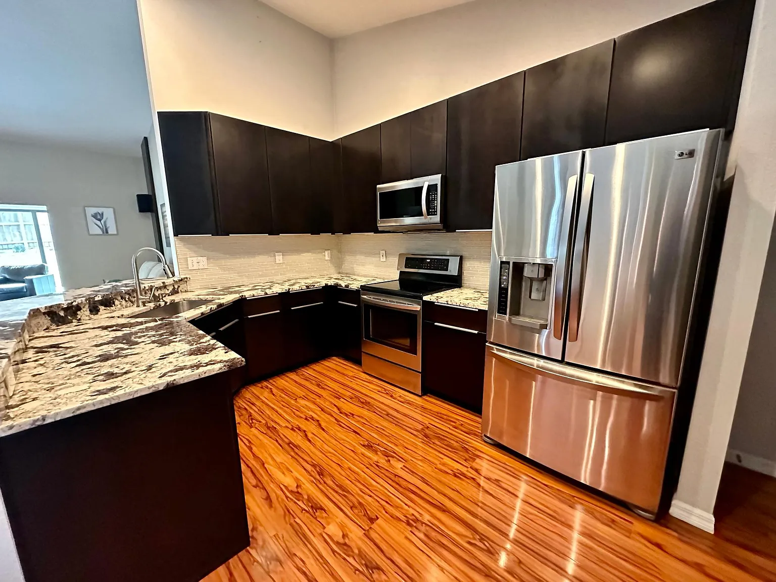 3 bed, 1962 sqft, $3,495 — Photo 3