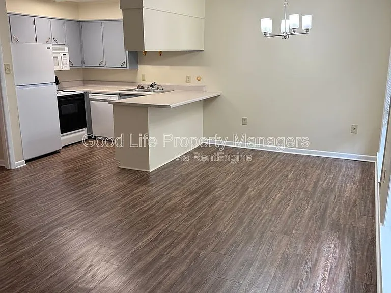 1103 N 15th Ave #104 — Photo 2