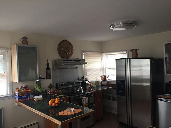 4th image of 766 Carman Ave