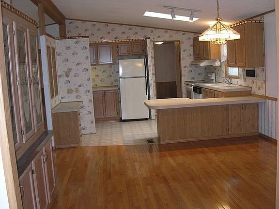 3rd image of 4850 Estonia Ct SE