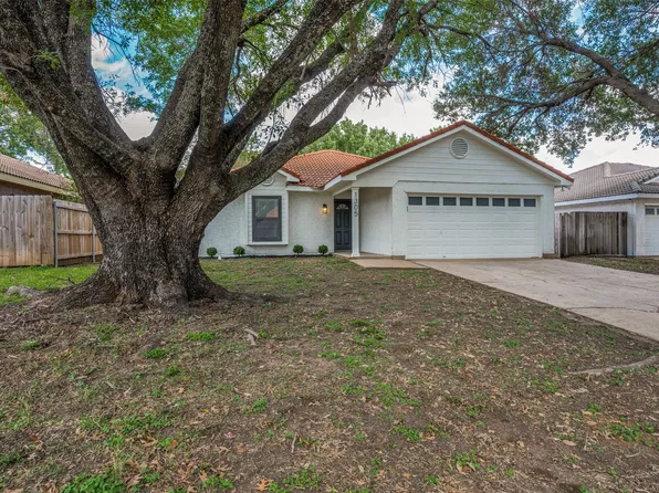 1305 Nelson Pl, Burleson, TX 76028