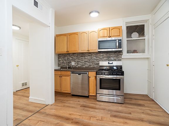 5th image of 846 W Agatite Ave #2