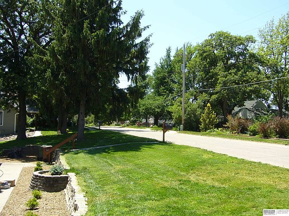 4th image of 707 Bellevue Blvd N