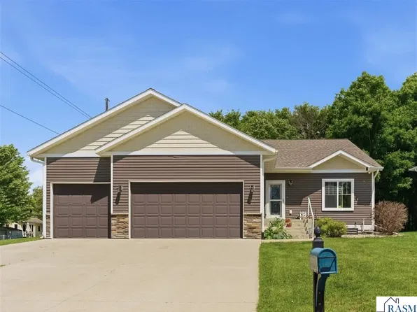 300 Tanager Rd, Mankato, MN 56001