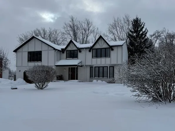 8313 W Point Dr, East Amherst, NY 14051