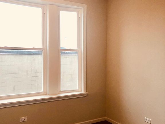 5th image of 4624 S Lake Park Ave APT 2W