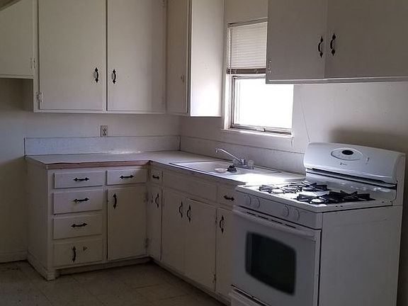 2nd image of 918 N La Salle Dr