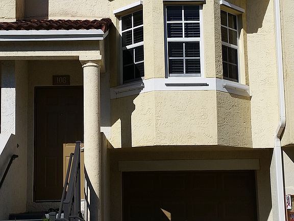 5th image of 730 NE 90th St Unit 106