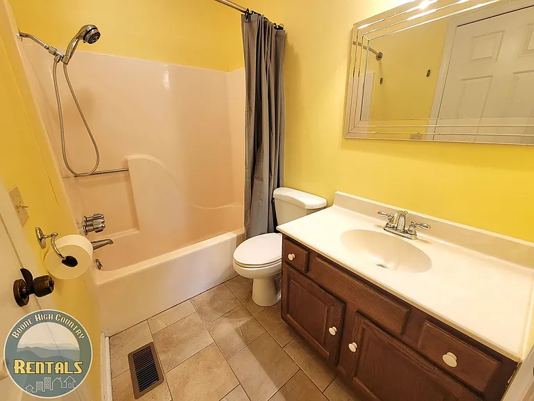 1254 Camelot Ct NE — Photo 16