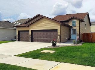 2425 67th Ave S, Fargo, ND 58104