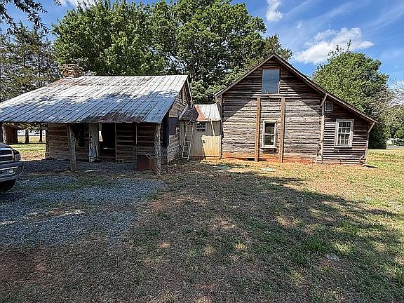 4th image of 447 Steed Rd