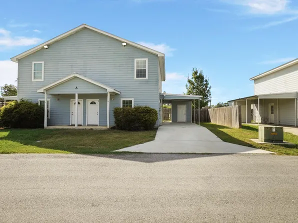 201 Lantana St, Floresville, TX