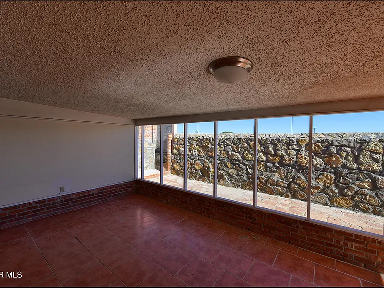 4700 Louisiana St — Photo 30