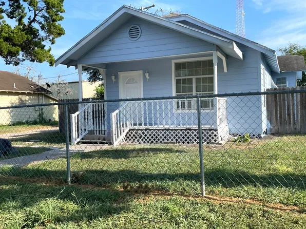 215 W Alice Ave, Kingsville, TX 78363