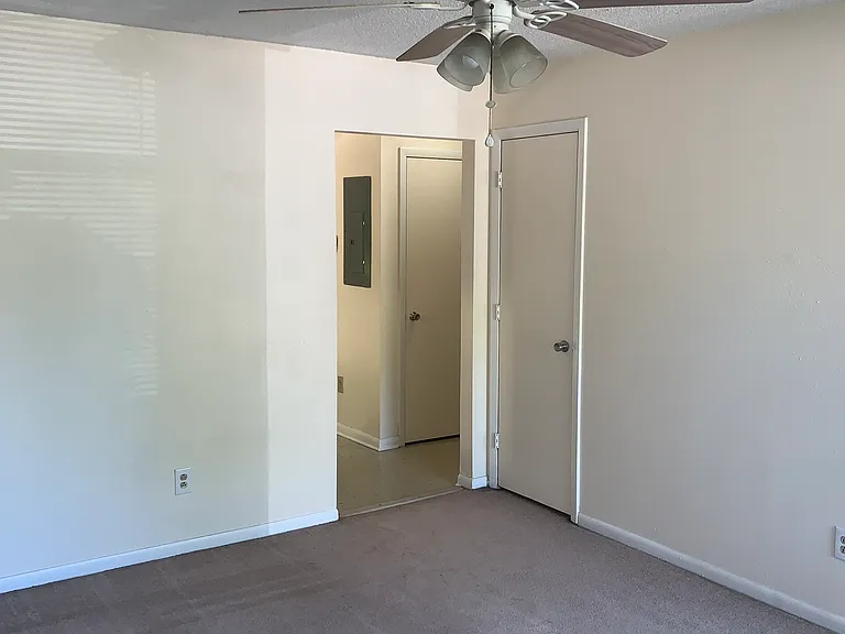 302 Greenwood Dr #302 — Photo 3