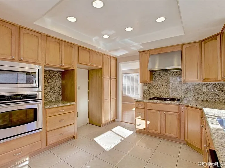 12 Woodlawn — Photo 11