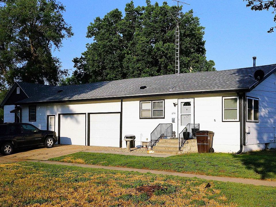 2nd image of 2104 6th St
