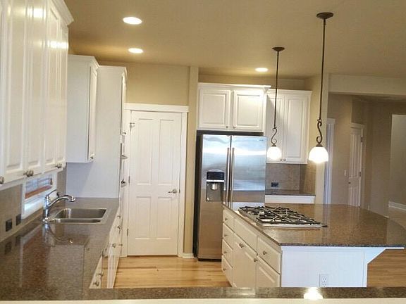 4th image of 2573 34th Ave NE