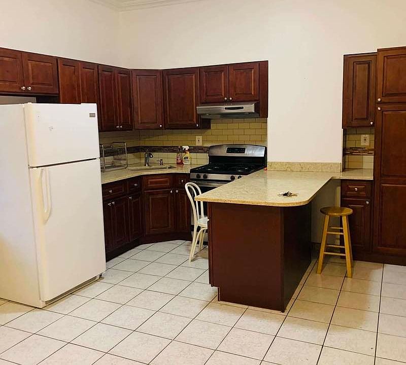 1st image of 2343 38th St Floor 2