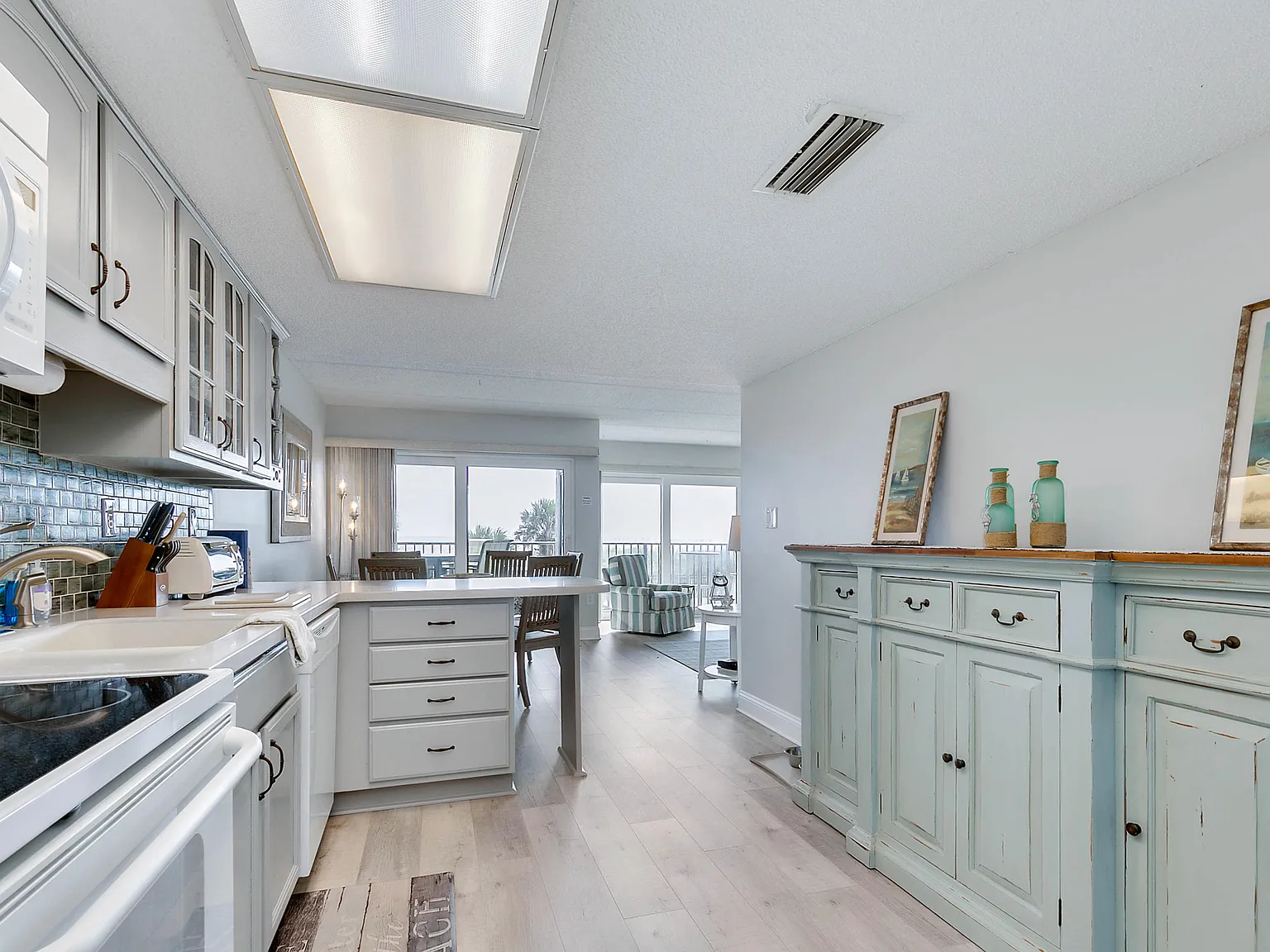 2 bed, 2.0 bath, 1100 sqft, $3,500 — Photo 3