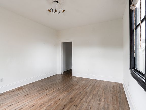 4th image of 1732 Allen St