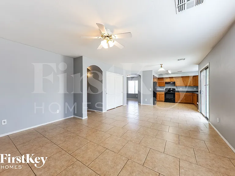 2430 W Via Dona Rd — Photo 10