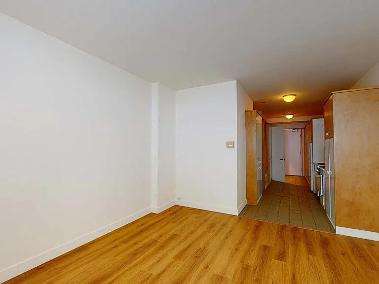 Trinity Towers Apartments — Photo 58