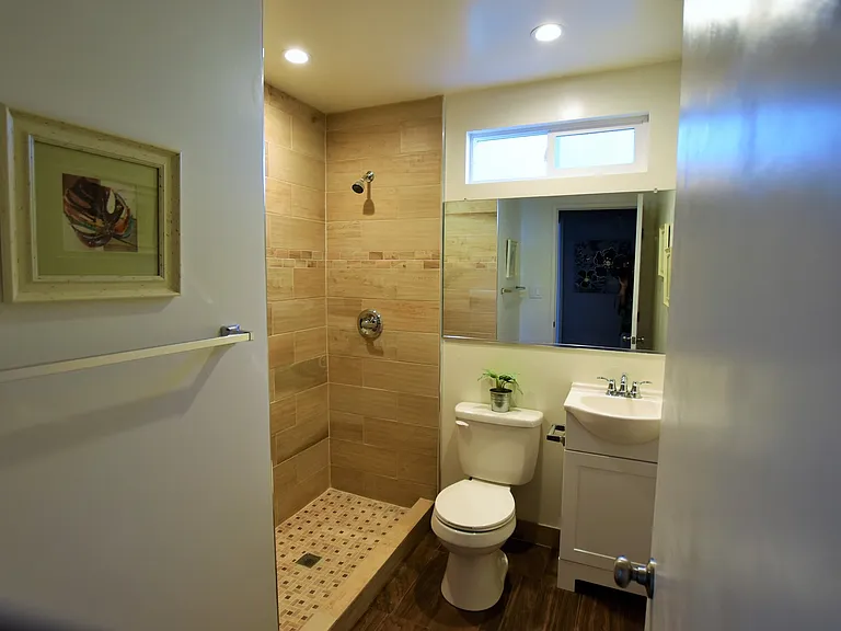 1019 Caldwell Ave — Photo 5