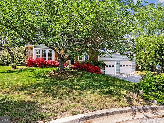 4th image of 2904 Memory Ln