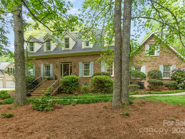 8503 Foxbridge Dr, Matthews, NC 28104